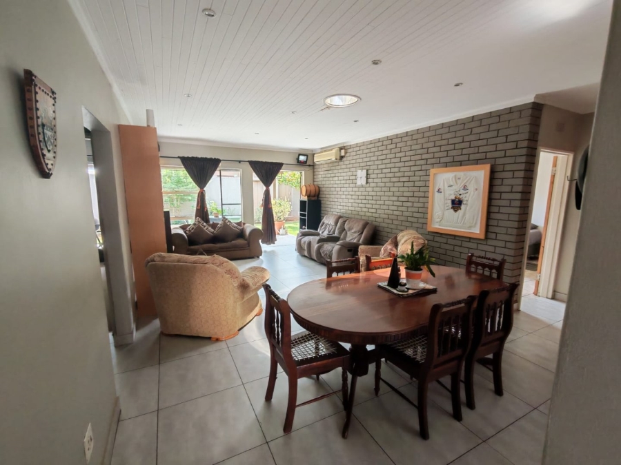 2 Bedroom Property for Sale in Langenhovenpark Free State